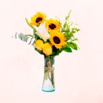 Florero de 3 Girasoles y 2 Rosas Amarillas