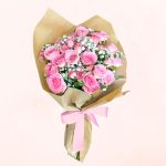 Ramo de Mini Rosas Rosadas con Gypsophila