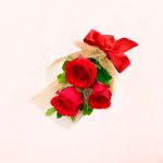 Ramo de 3 Rosas Rojas en Arpillera