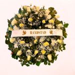 Corona funebre de 25  Rosas con Maule y gypsophila