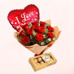Ramo de 12 Rosas Rojas con Bombones